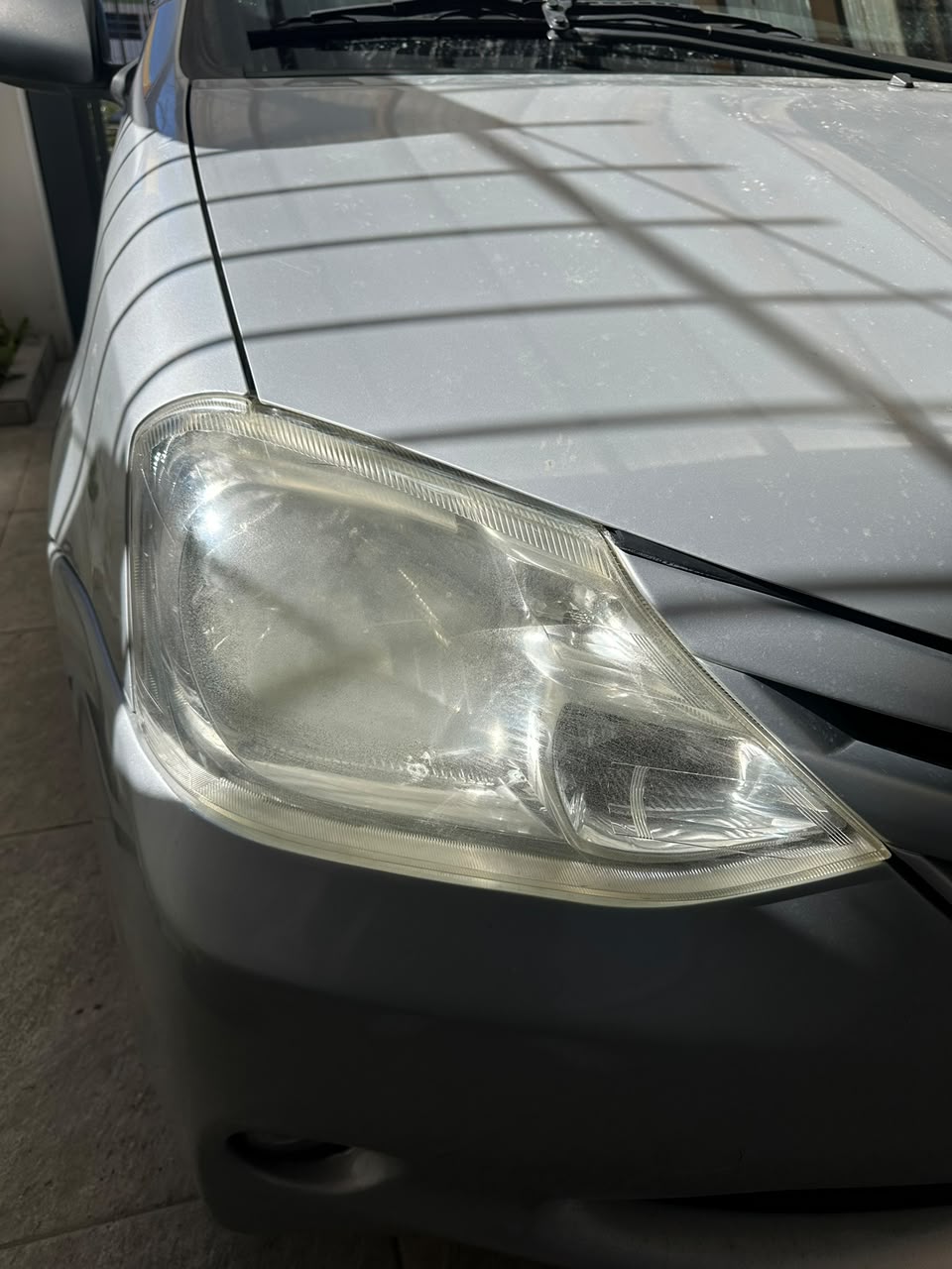 Farol antes da revitalização: lente oxidada e opaca